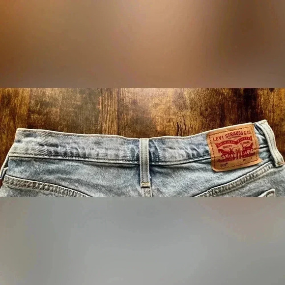 Levi’s | ladies 501 button fly Jean shorts. Size: 29 - Picture 16 of 16